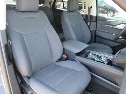 Used 2026 Ford Explorer Active RWD image 9