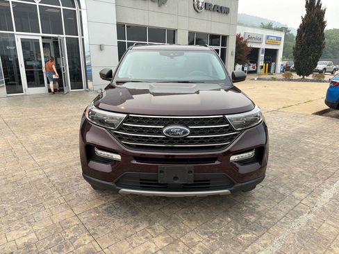 Used 2023 Ford Explorer XLT w/ Equipment Group 202A AWD/4WD image 3