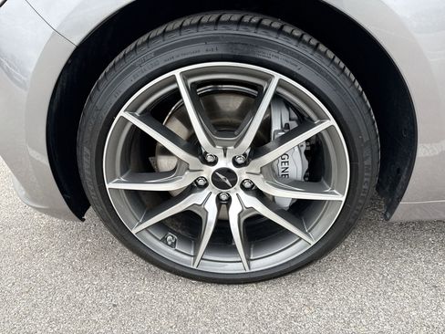 Used 2025 Genesis G70 2.5T image 18