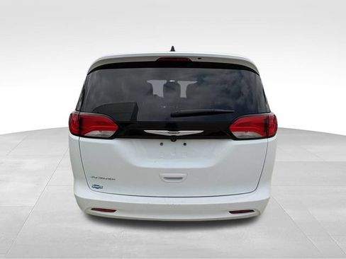 Used 2023 Chrysler Voyager LX FWD image 14