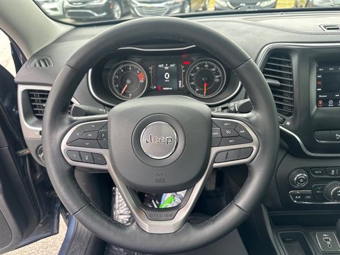 Used 2021 Jeep Cherokee Latitude Plus w/ Sun & Sound Group FWD image 17