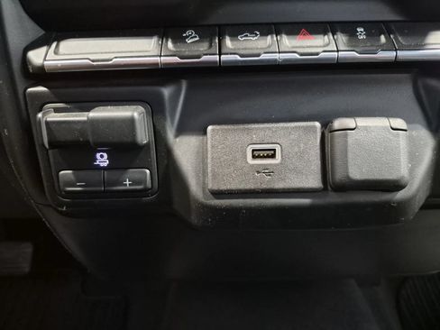 Used 2019 Chevrolet Silverado 1500 Custom Trail Boss w/ Custom Convenience Package AWD/4WD image 31