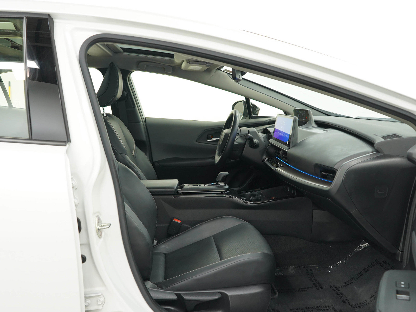 Used 2023 Toyota Prius XLE AWD/4WD image 11