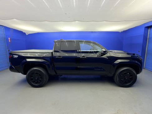Used 2024 Toyota Tacoma TRD Sport w/ TRD Sport Upgrade Package AWD/4WD image 8