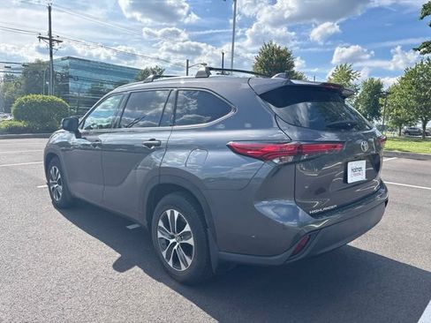 Used 2021 Toyota Highlander XLE AWD/4WD image 5