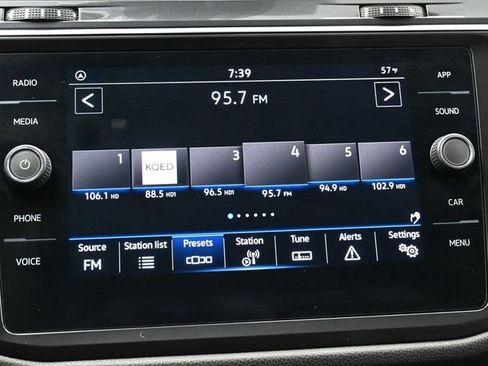 Used 2022 Volkswagen Tiguan SE image 20