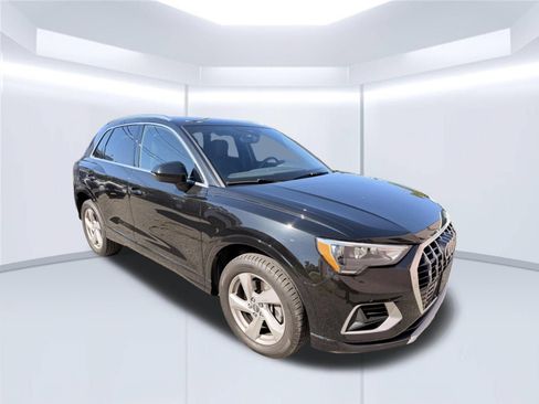 Used 2020 Audi Q3 2.0T Premium w/ Convenience Package AWD/4WD image 2