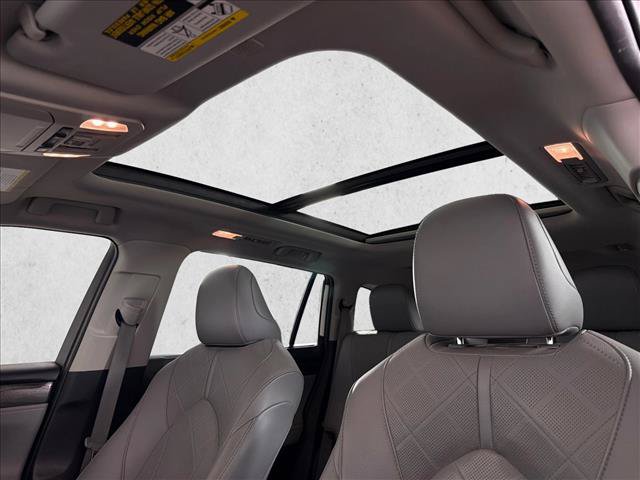 Used 2021 Toyota Highlander Platinum FWD image 2