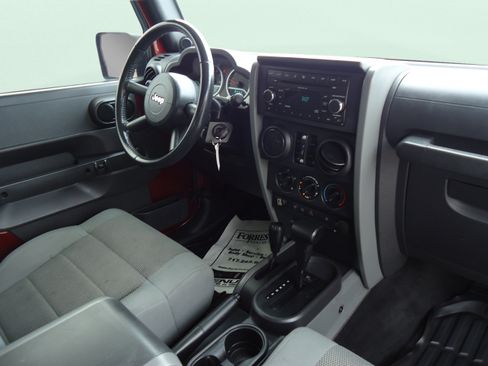 Used 2007 Jeep Wrangler Unlimited Rubicon w/ Dual Top Group AWD/4WD image 22