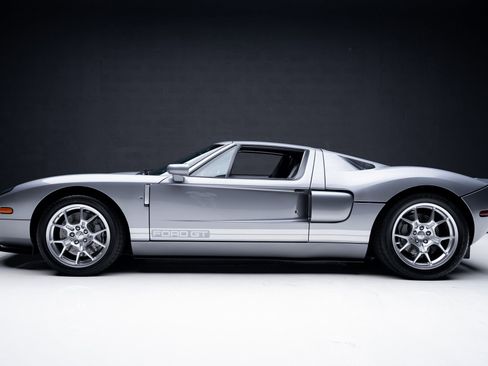 Used 2006 Ford GT image 19