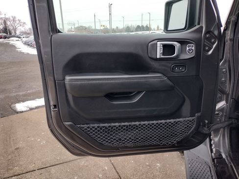 Used 2021 Jeep Gladiator Overland w/ Uconnect 4C Nav & Sound Group image 19