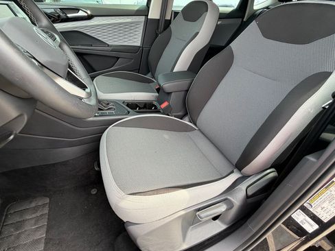 Used 2023 Volkswagen Taos S w/ Driver Assistance Package FWD image 5