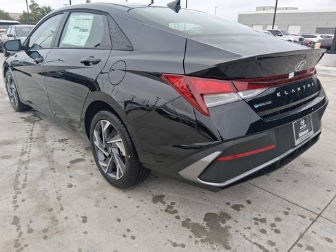 Used 2025 Hyundai Elantra Sport image 7