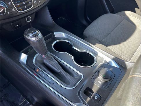 Used 2018 Chevrolet Traverse LT image 11