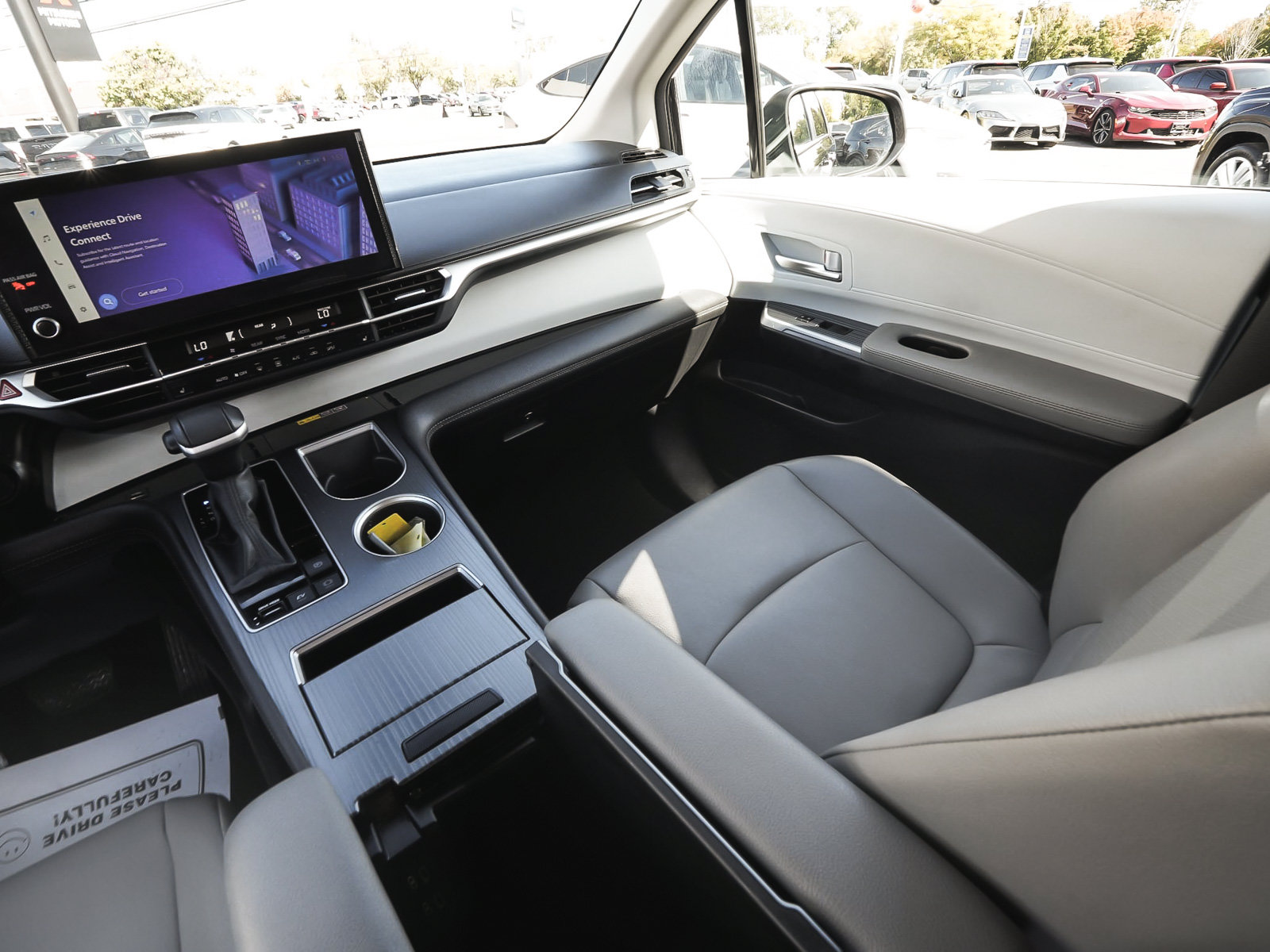 Used 2025 Toyota Sienna XLE FWD image 46