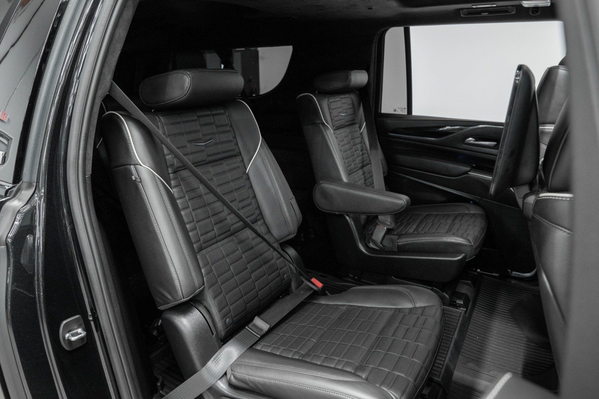 Used 2024 Cadillac Escalade ESV V w/ LPO, Floor Liner Package AWD/4WD image 33