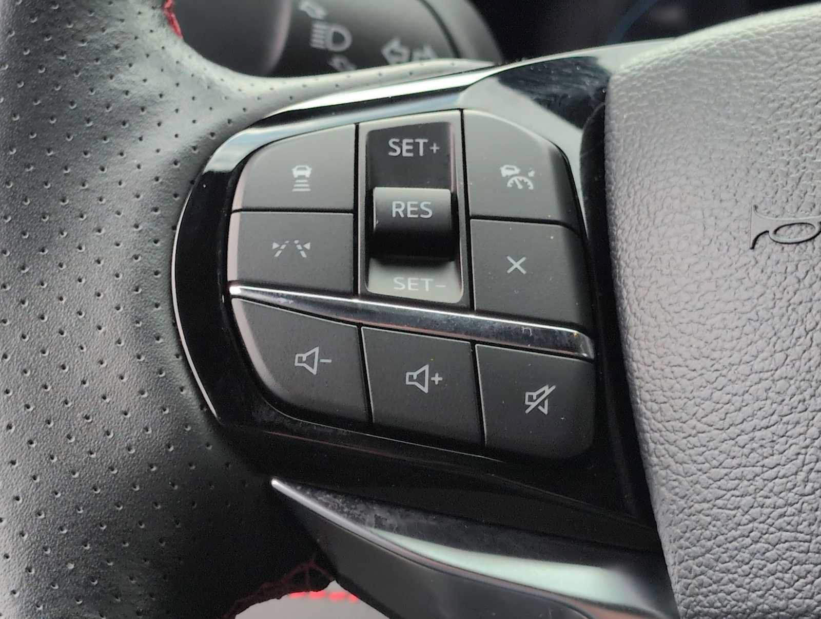 Used 2025 Ford Explorer ST-Line AWD/4WD image 23