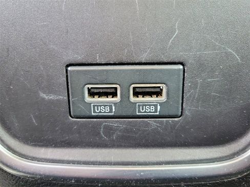 Used 2016 Dodge Charger SXT image 13