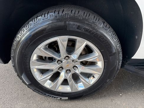 Used 2023 Chevrolet Suburban Premier image 13