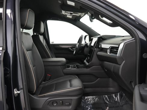 Used 2025 GMC Yukon Elevation AWD/4WD image 11