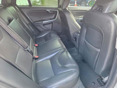 Used 2018 Volvo V60 T5 Cross Country image 29