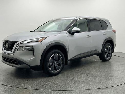 Used 2025 Nissan Rogue SV AWD/4WD image 3