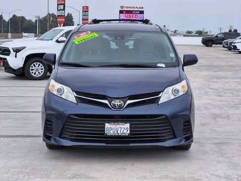 Used 2020 Toyota Sienna LE FWD image 3