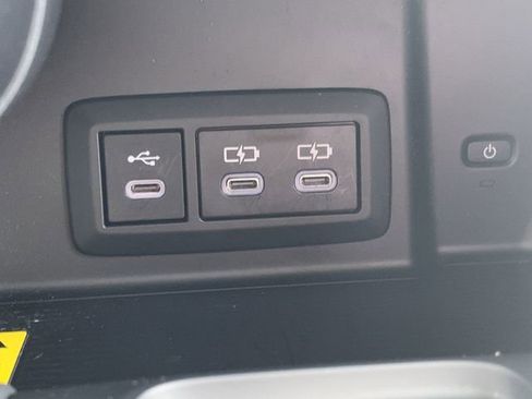 Used 2023 Toyota Venza LE image 27