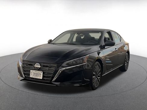 Used 2025 Nissan Altima 2.5 SV FWD image 7