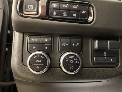 Used 2025 GMC Yukon XL AT4 Ultimate image 22