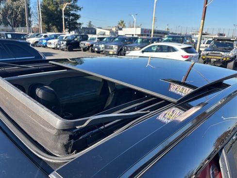 Used 2018 Land Rover Range Rover Velar S image 8