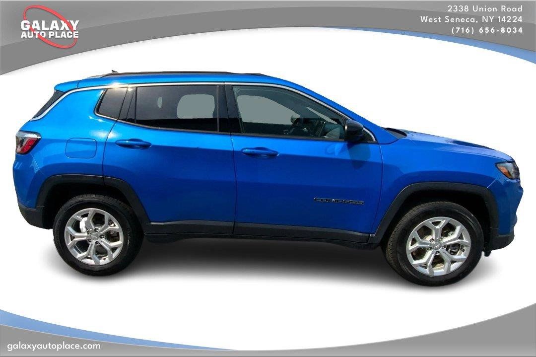 Used 2024 Jeep Compass Latitude AWD/4WD image 4