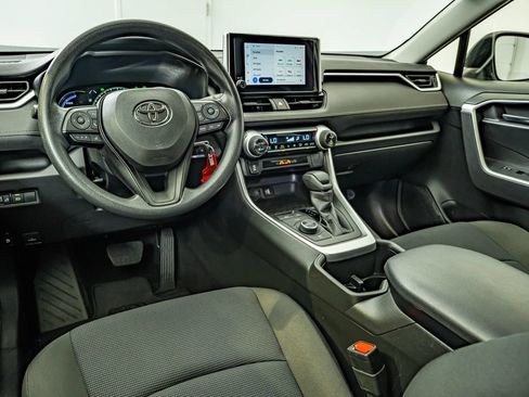 Used 2025 Toyota RAV4 LE AWD/4WD image 31