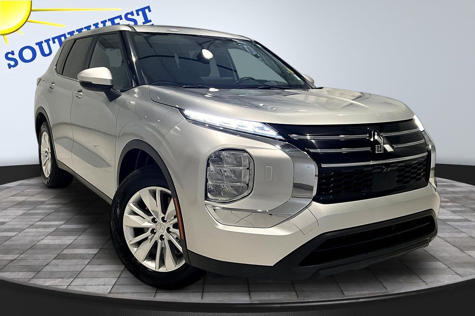 Used 2025 Mitsubishi Outlander ES AWD/4WD image 3
