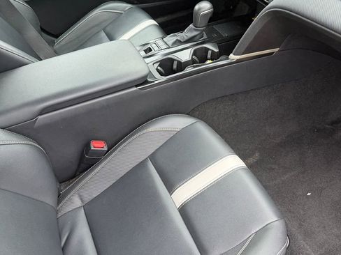 Used 2025 Toyota Camry SE image 6