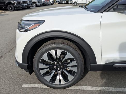 New 2026 Ford Explorer Platinum image 11