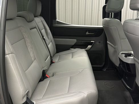 Used 2025 Toyota Tundra Limited AWD/4WD image 38