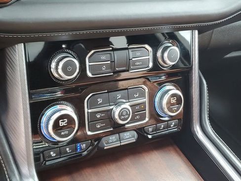 Used 2023 GMC Yukon Denali Ultimate image 16