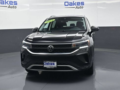 Used 2024 Volkswagen Taos SE FWD image 4