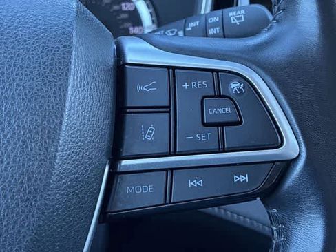 Used 2023 Toyota Highlander XLE image 27