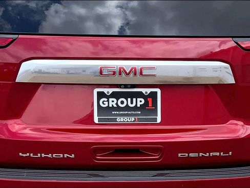 Used 2021 GMC Yukon Denali w/ Denali Premium Package AWD/4WD image 31