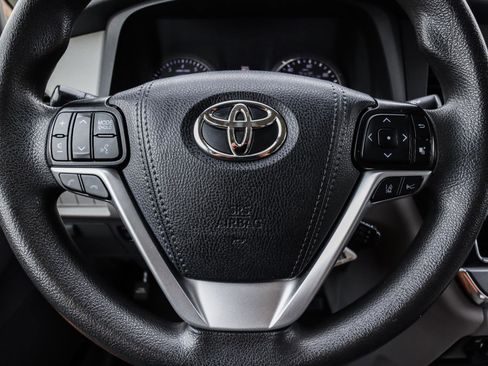 Used 2019 Toyota Sienna LE image 12