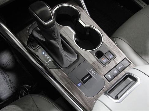 Used 2020 Toyota Highlander Limited image 16