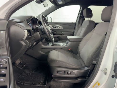 Used 2023 Chevrolet Traverse LT image 5