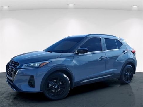 Used 2023 Nissan Kicks SR w/ SR Premium Package image 2