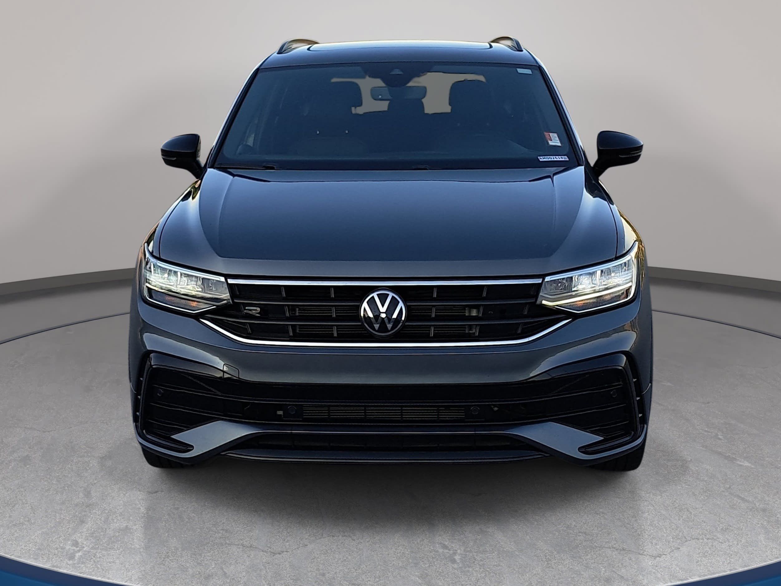 Used 2024 Volkswagen Tiguan SE R-Line AWD/4WD image 2