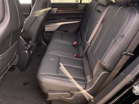 Used 2026 Cadillac Vistiq Luxury image 37