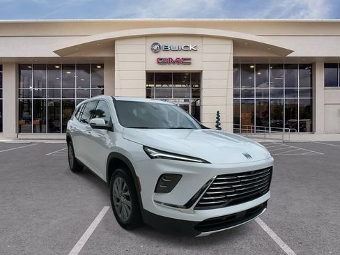 Certified 2025 Buick Enclave Preferred FWD image 3