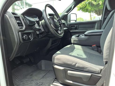 Used 2024 RAM 2500 Tradesman w/ Chrome Appearance Group AWD/4WD image 12
