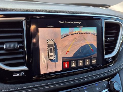 New 2026 Chrysler Pacifica Select AWD/4WD image 6